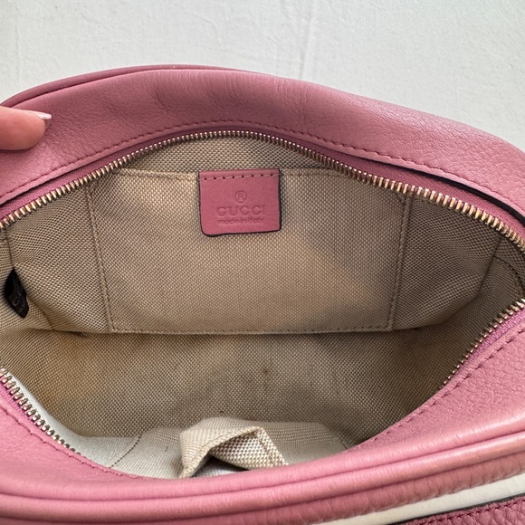 Gucci Pink Crossbody Bag with Iconic GG Logo and Leather Tassel - Picture 5 of 6